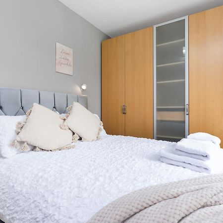 Crewe Apartment - 2 Bed, Free Off Street Parking And Private Garden เอดินบะระ ภายนอก รูปภาพ