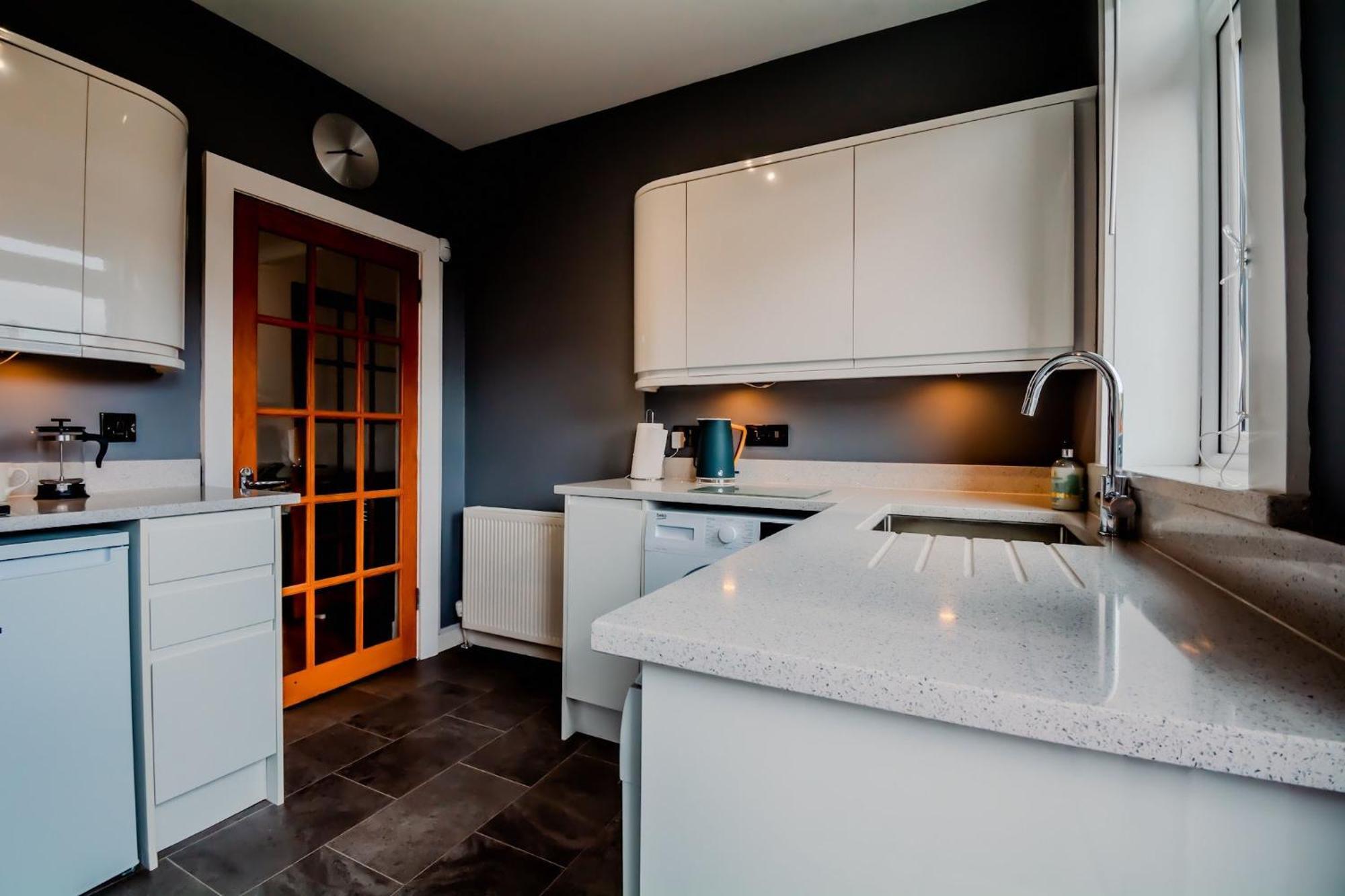 Crewe Apartment - 2 Bed, Free Off Street Parking And Private Garden เอดินบะระ ภายนอก รูปภาพ