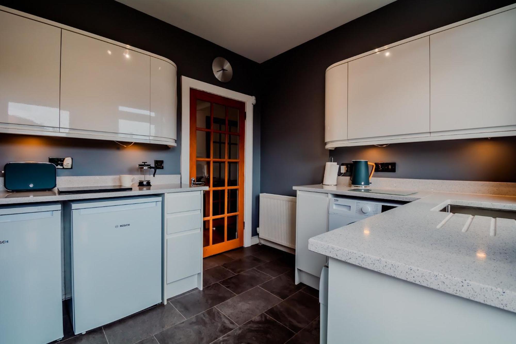 Crewe Apartment - 2 Bed, Free Off Street Parking And Private Garden เอดินบะระ ภายนอก รูปภาพ