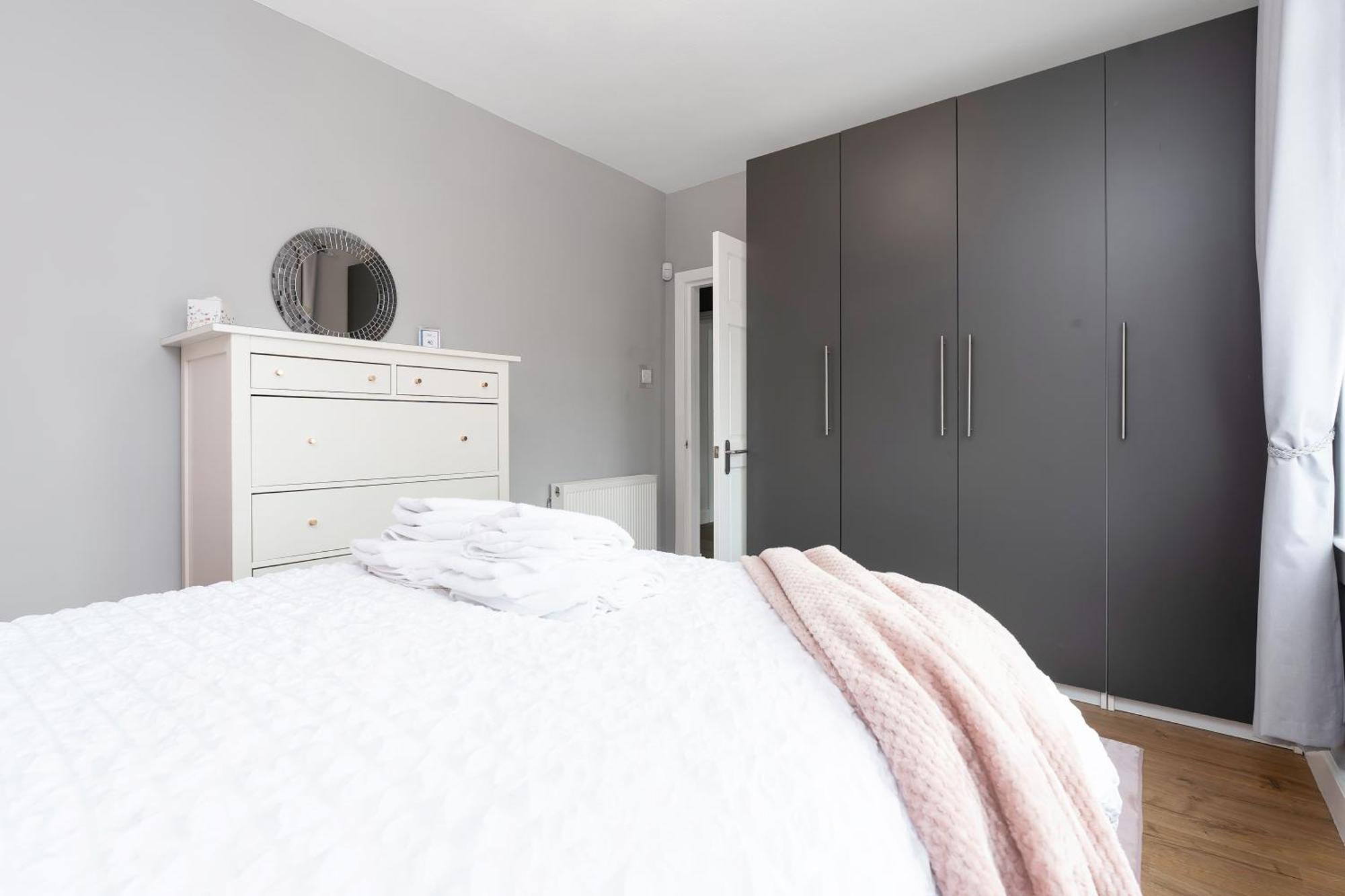 Crewe Apartment - 2 Bed, Free Off Street Parking And Private Garden เอดินบะระ ภายนอก รูปภาพ