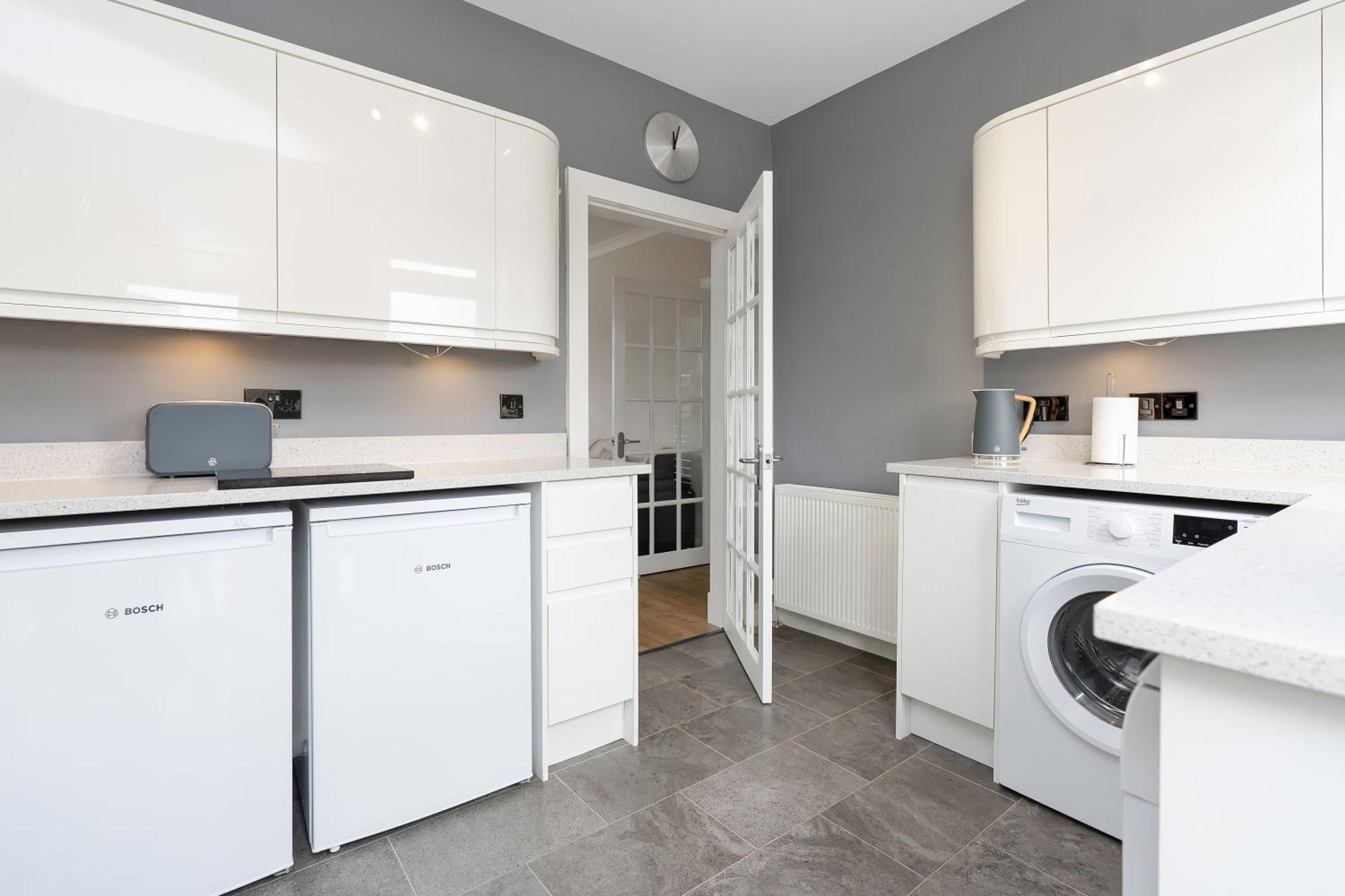 Crewe Apartment - 2 Bed, Free Off Street Parking And Private Garden เอดินบะระ ภายนอก รูปภาพ