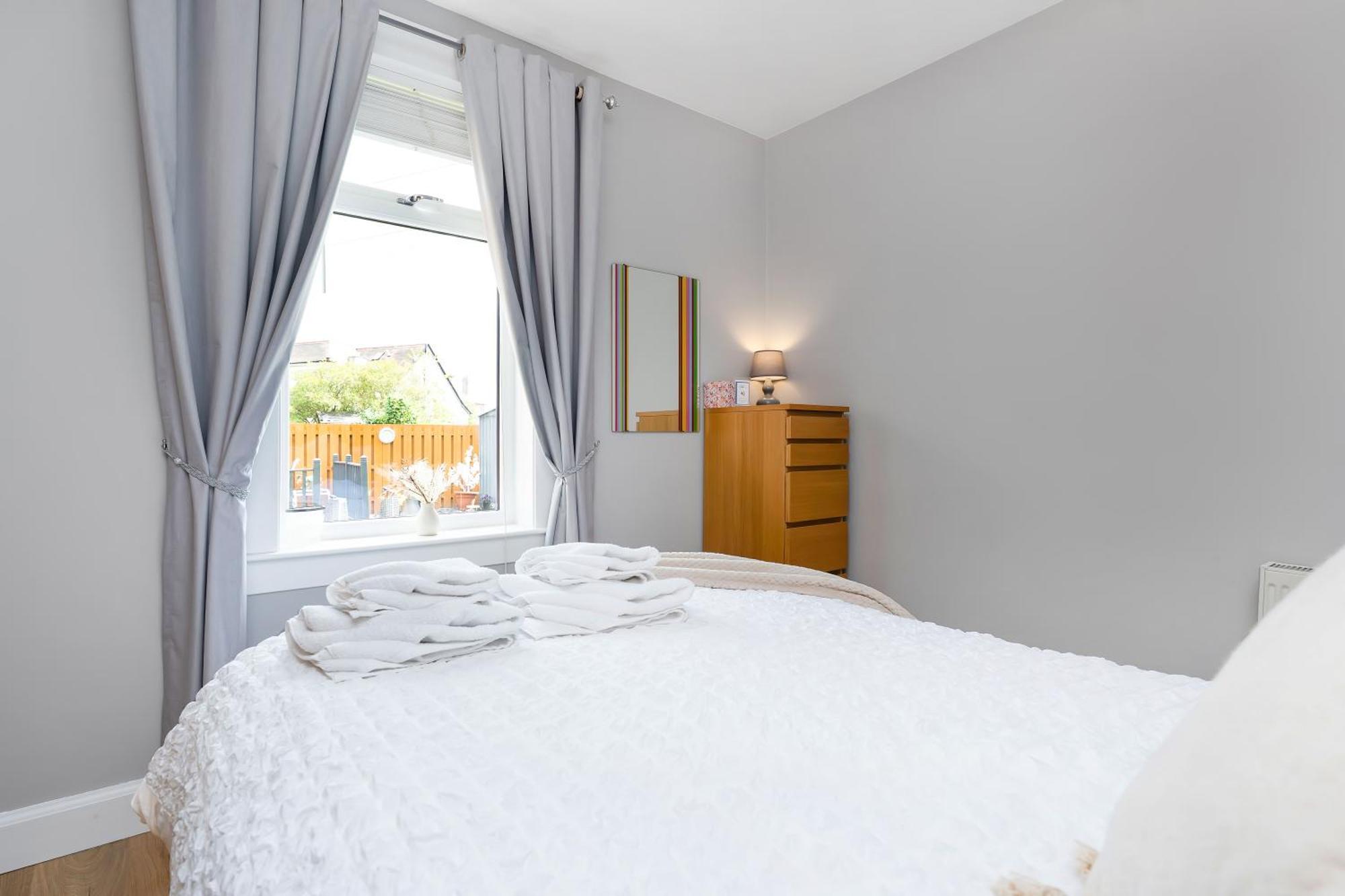 Crewe Apartment - 2 Bed, Free Off Street Parking And Private Garden เอดินบะระ ภายนอก รูปภาพ